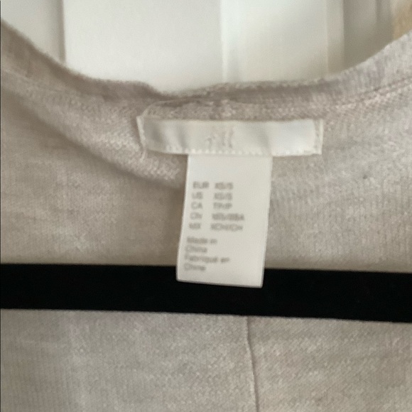 Light cardigan, excellent condition, fits loose. - Picture 2 of 2